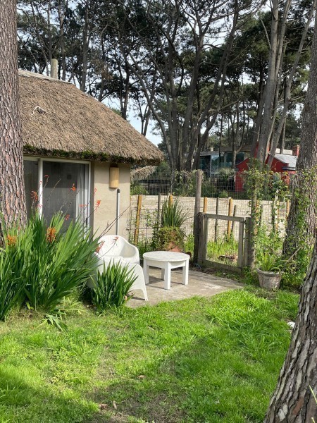 Simpatico quincho en alquiler y venta en Montoya a tres cuadras de la playa.