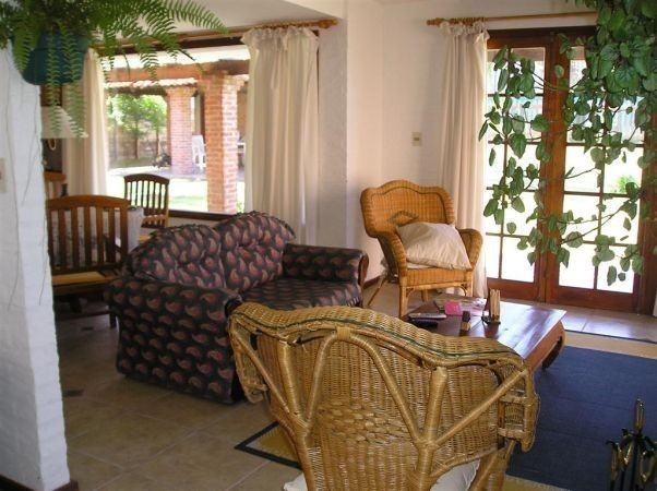 Importante casa en alquiler y venta en el bosque de Montoya, La Barra a pasitos del mar.