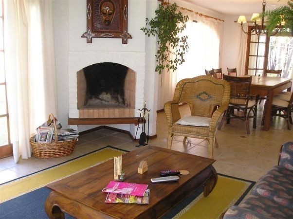 Importante casa en alquiler y venta en el bosque de Montoya, La Barra a pasitos del mar.