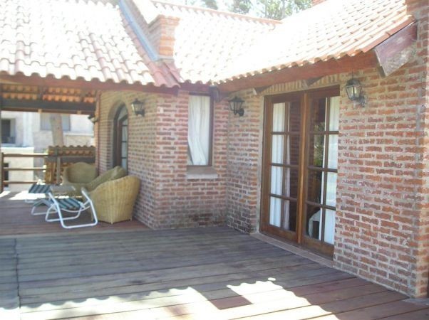 Importante casa en alquiler y venta en el bosque de Montoya, La Barra a pasitos del mar.