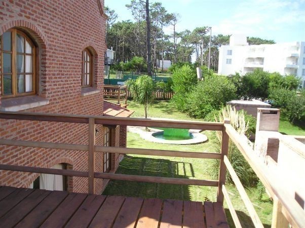 Importante casa en alquiler y venta en el bosque de Montoya, La Barra a pasitos del mar.