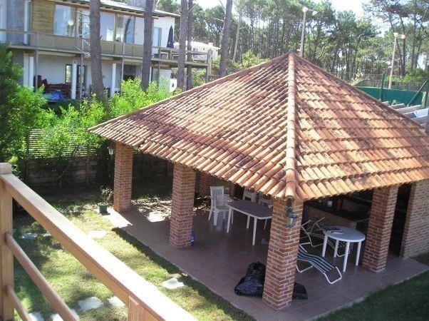 Importante casa en alquiler y venta en el bosque de Montoya, La Barra a pasitos del mar.