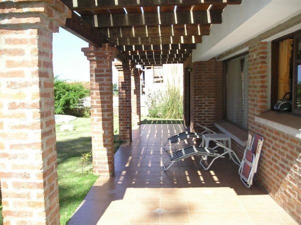 Importante casa en alquiler y venta en el bosque de Montoya, La Barra a pasitos del mar.
