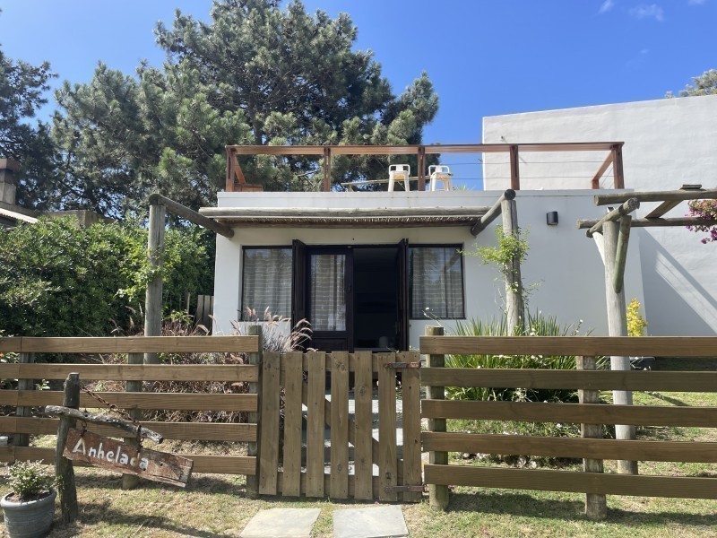 Muy linda casa en Manantiales en alquiler
