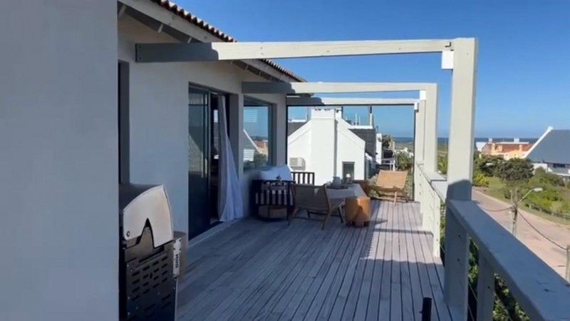 Importante casa en alquiler y venta recientemente construida con vista al mar en lo mejor de Montoya, La Barra.