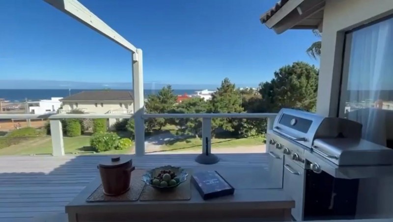 Importante casa en alquiler y venta recientemente construida con vista al mar en lo mejor de Montoya, La Barra.