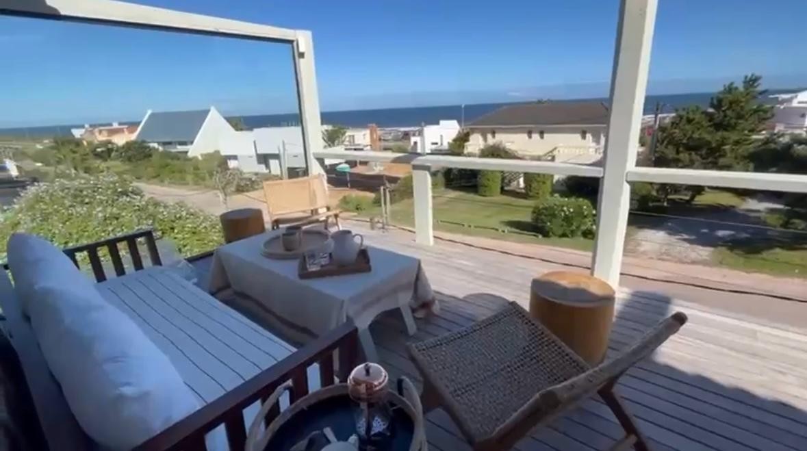 Importante casa en alquiler y venta recientemente construida con vista al mar en lo mejor de Montoya, La Barra.