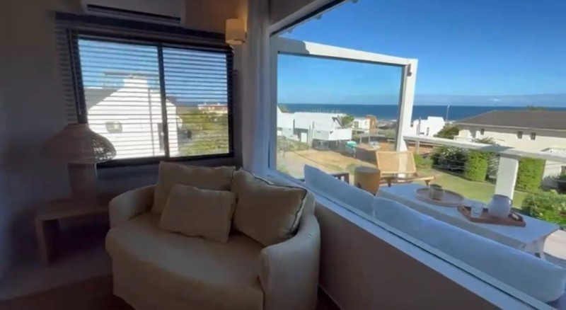 Importante casa en alquiler y venta recientemente construida con vista al mar en lo mejor de Montoya, La Barra.