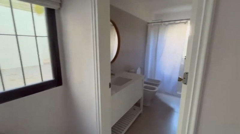 Importante casa en alquiler y venta recientemente construida con vista al mar en lo mejor de Montoya, La Barra.