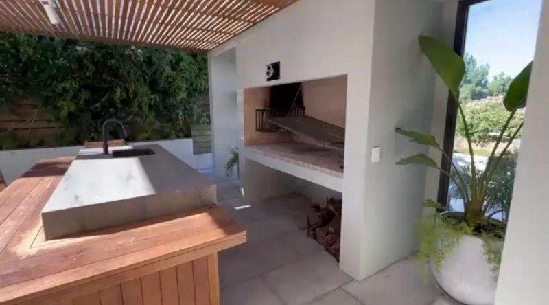 Importante casa en alquiler y venta recientemente construida con vista al mar en lo mejor de Montoya, La Barra.
