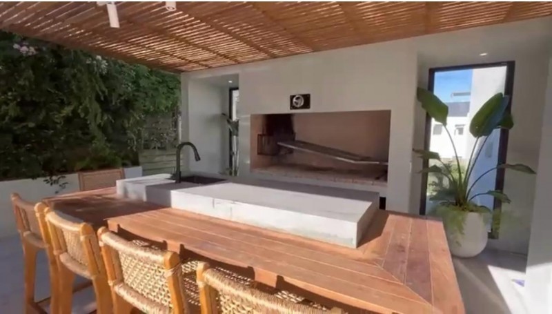 Importante casa en alquiler y venta recientemente construida con vista al mar en lo mejor de Montoya, La Barra.