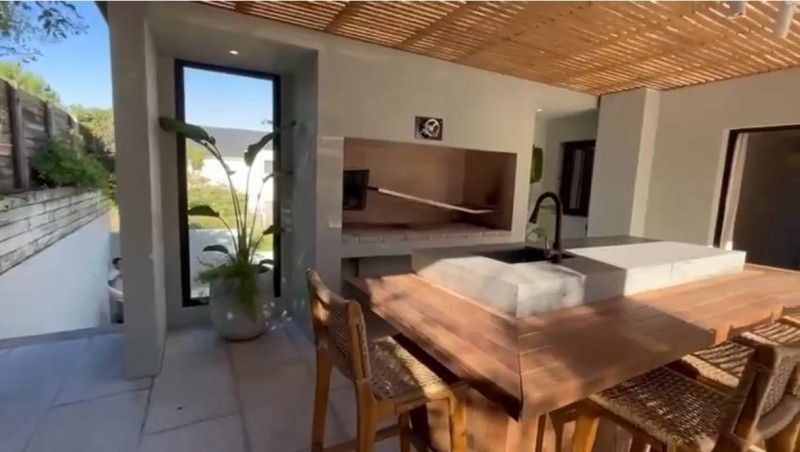 Importante casa en alquiler y venta recientemente construida con vista al mar en lo mejor de Montoya, La Barra.