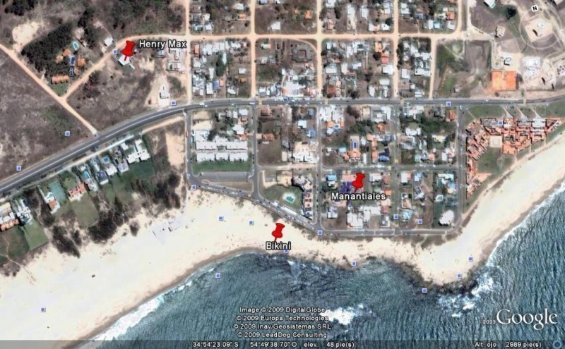 Arquitectura moderna y excelentes vistas en esta casa frente al mar en alquiler y venta sobre La Barra.