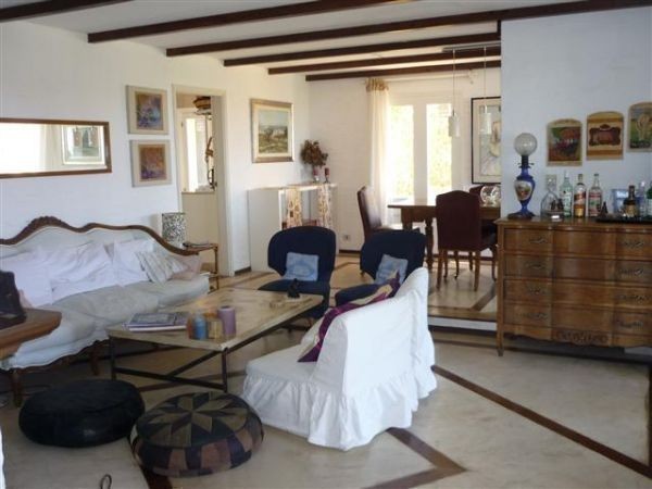 Encantadora casa en alquiler sobre Montoya, La Barra.