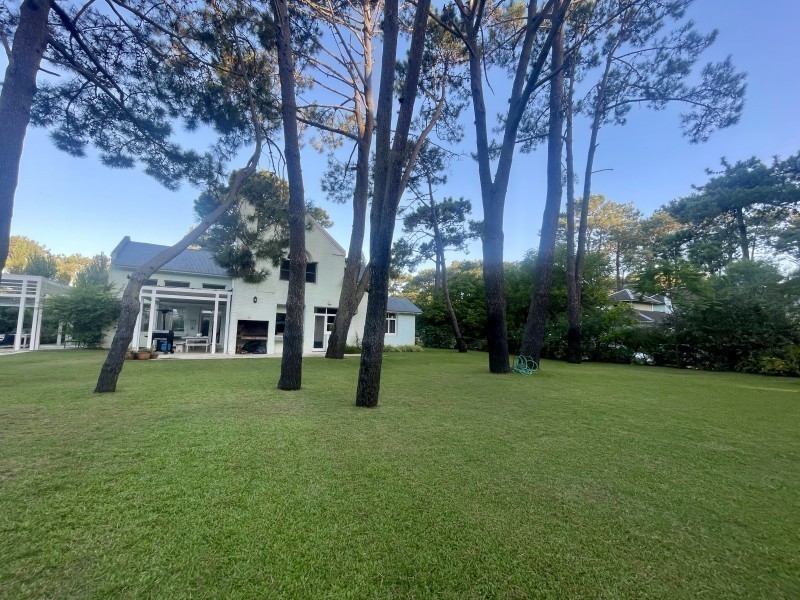 Casa frente a la laguna de Laguna Blanca