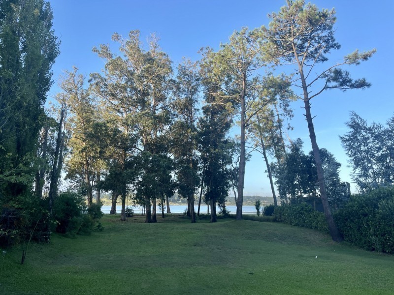 Casa frente a la laguna de Laguna Blanca