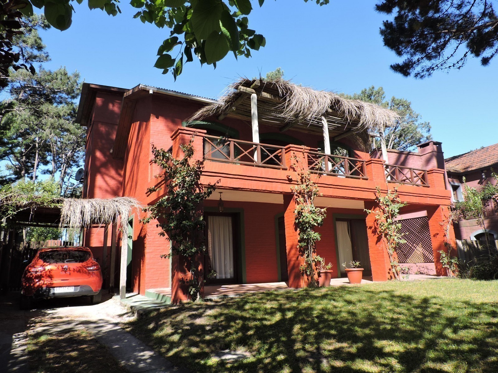 Preciosa casa en alquiler sobre el corazón de Montoya, La Barra a pasitos del mar.