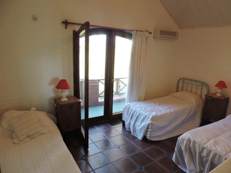 Preciosa casa en alquiler sobre el corazón de Montoya, La Barra a pasitos del mar.