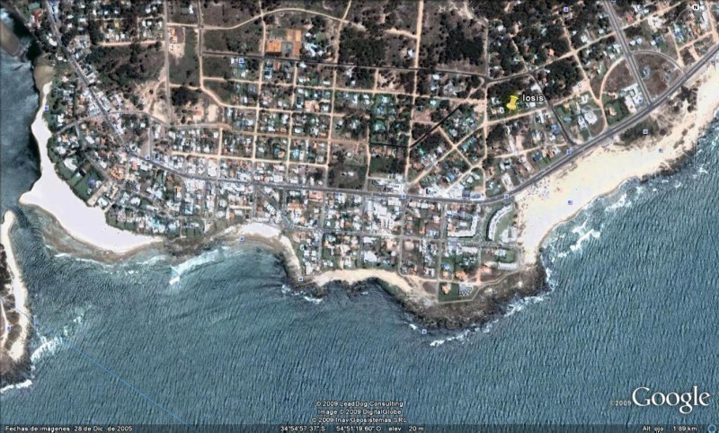 Moderna casa en alquiler y venta sobre Montoya, La Barra a 2 cuadras del mar.