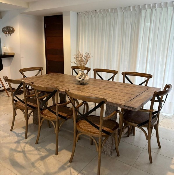 Moderna casa en alquiler y venta sobre Montoya, La Barra a 2 cuadras del mar.