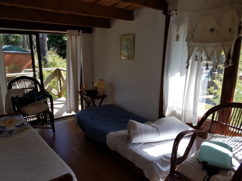 Simpático chalet en alquiler para disfrutar del bosque mirando el mar sobre La Barra.