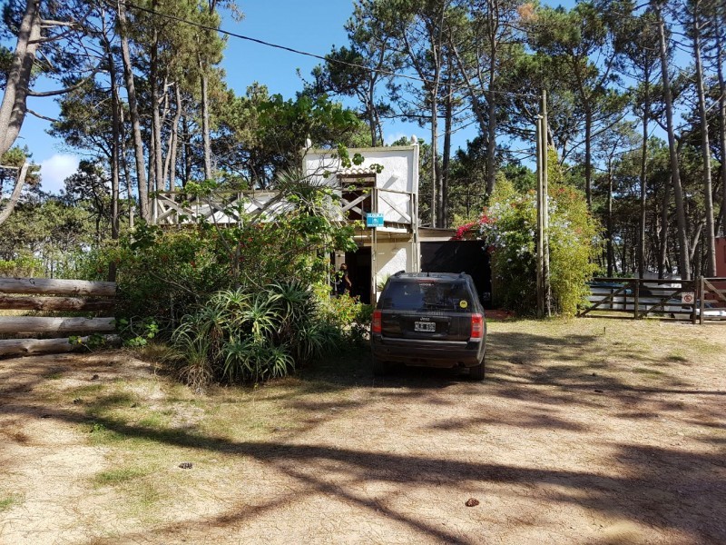 Simpático chalet en alquiler para disfrutar del bosque mirando el mar sobre La Barra.