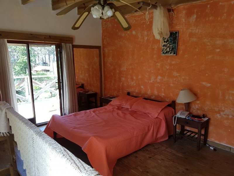 Simpático chalet en alquiler para disfrutar del bosque mirando el mar sobre La Barra.