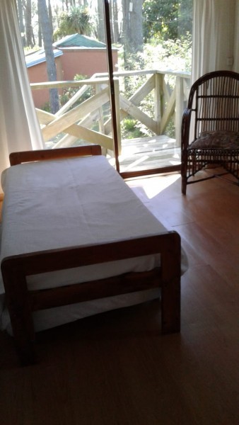 Simpático chalet en alquiler para disfrutar del bosque mirando el mar sobre La Barra.