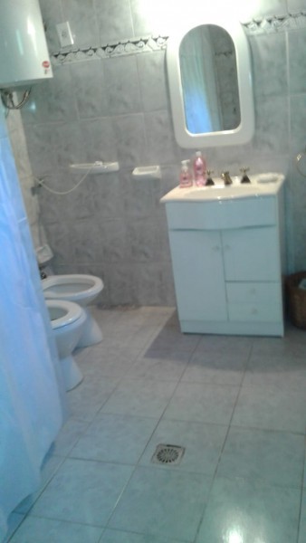 Simpático chalet en alquiler para disfrutar del bosque mirando el mar sobre La Barra.