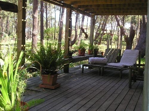 Simpático chalet en alquiler para disfrutar del bosque mirando el mar sobre La Barra.