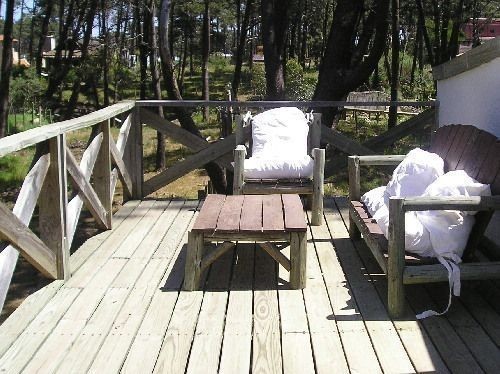 Simpático chalet en alquiler para disfrutar del bosque mirando el mar sobre La Barra.