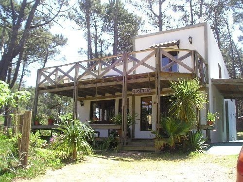 Simpático chalet en alquiler para disfrutar del bosque mirando el mar sobre La Barra.