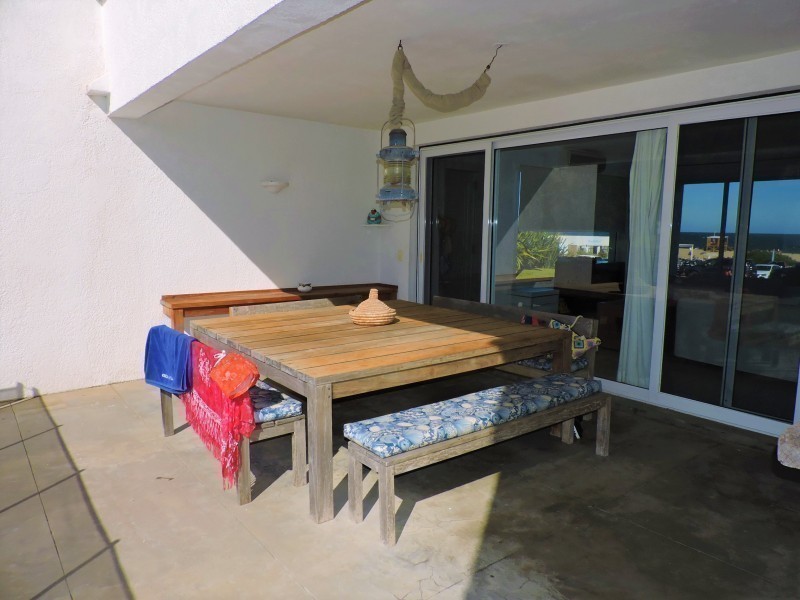 Excelente casa en alquiler frente al mar en Montoya, La Barra.
