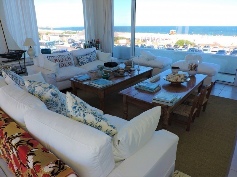 Excelente casa en alquiler frente al mar en Montoya, La Barra.