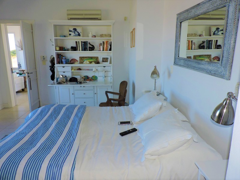 Excelente casa en alquiler frente al mar en Montoya, La Barra.
