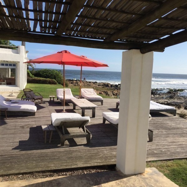 Excelente casa sobre la Playa para alquiler