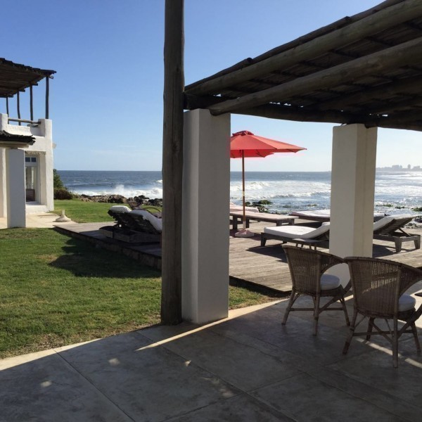 Excelente casa sobre la Playa para alquiler