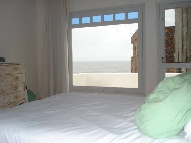 Excelente casa sobre la Playa para alquiler