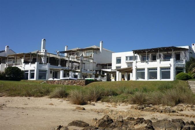 Excelente casa sobre la Playa para alquiler