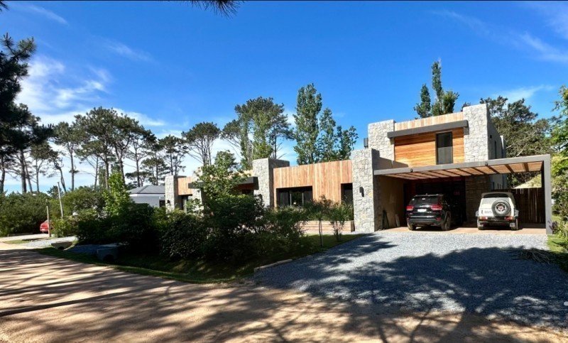 Excelente casa en Laguna Blanca en alquiler