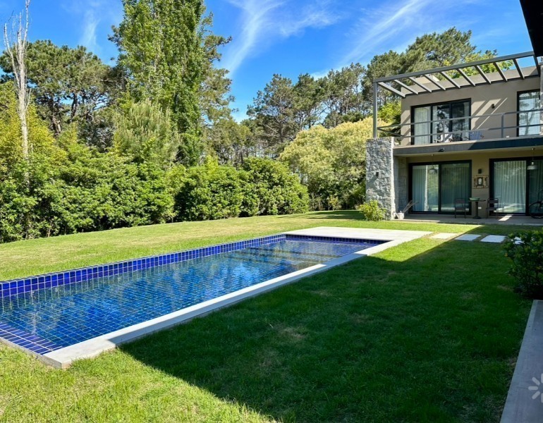 Excelente casa en Laguna Blanca en alquiler