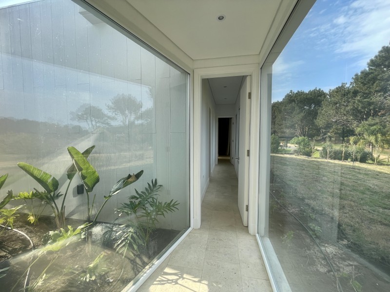Muy linda casa en Laguna Escondida