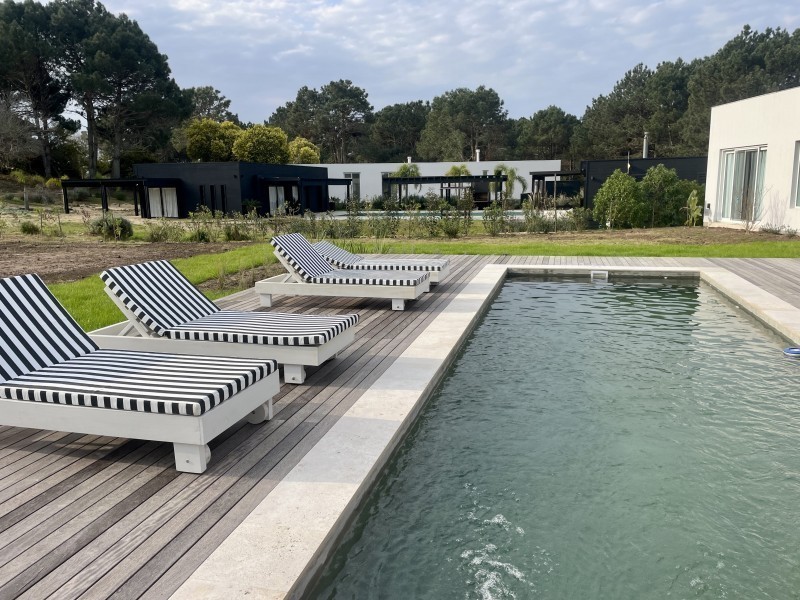 Muy linda casa en Laguna Escondida