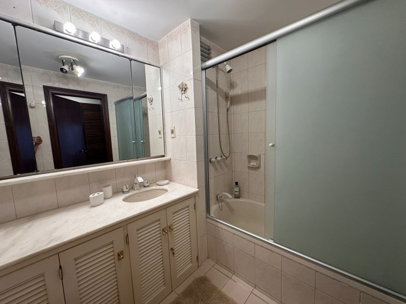 Impecable Casa con 3 Suites, Vista al Mar y Barbacoa Privada
