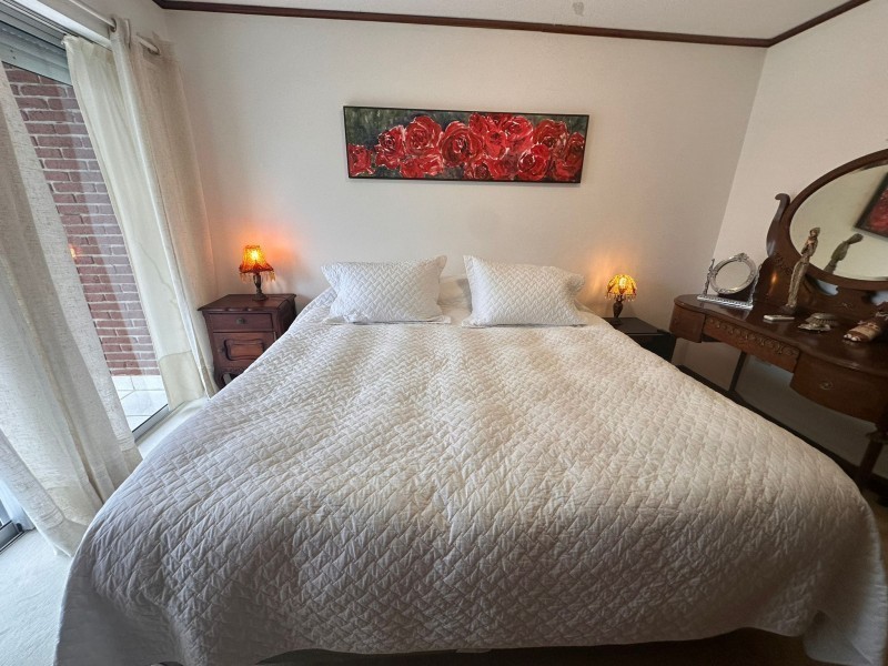 Impecable Casa con 3 Suites, Vista al Mar y Barbacoa Privada