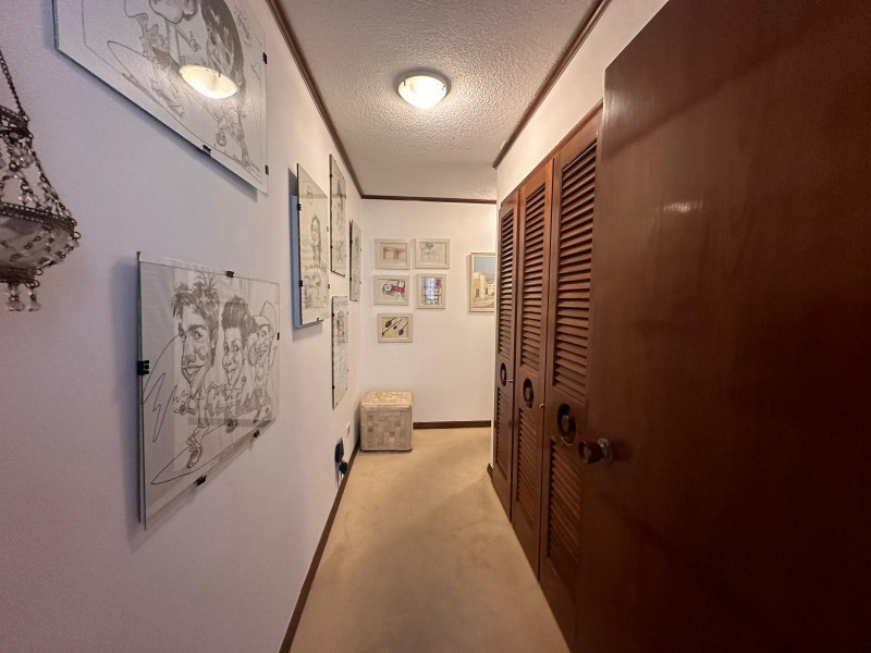 Impecable Casa con 3 Suites, Vista al Mar y Barbacoa Privada