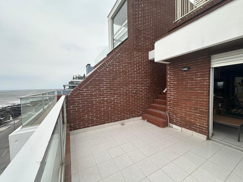 Impecable Casa con 3 Suites, Vista al Mar y Barbacoa Privada