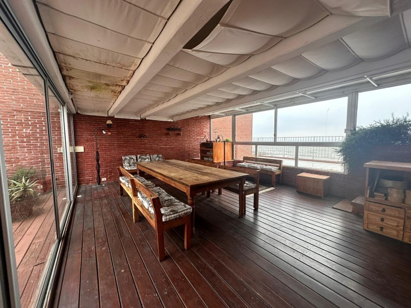 Impecable Casa con 3 Suites, Vista al Mar y Barbacoa Privada