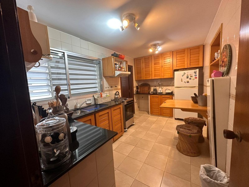 Impecable Casa con 3 Suites, Vista al Mar y Barbacoa Privada