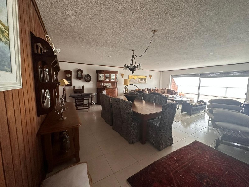 Impecable Casa con 3 Suites, Vista al Mar y Barbacoa Privada